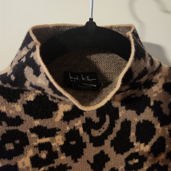 Mock Turtleneck Leopard Sweater Size Medium - Picture 3 of 6